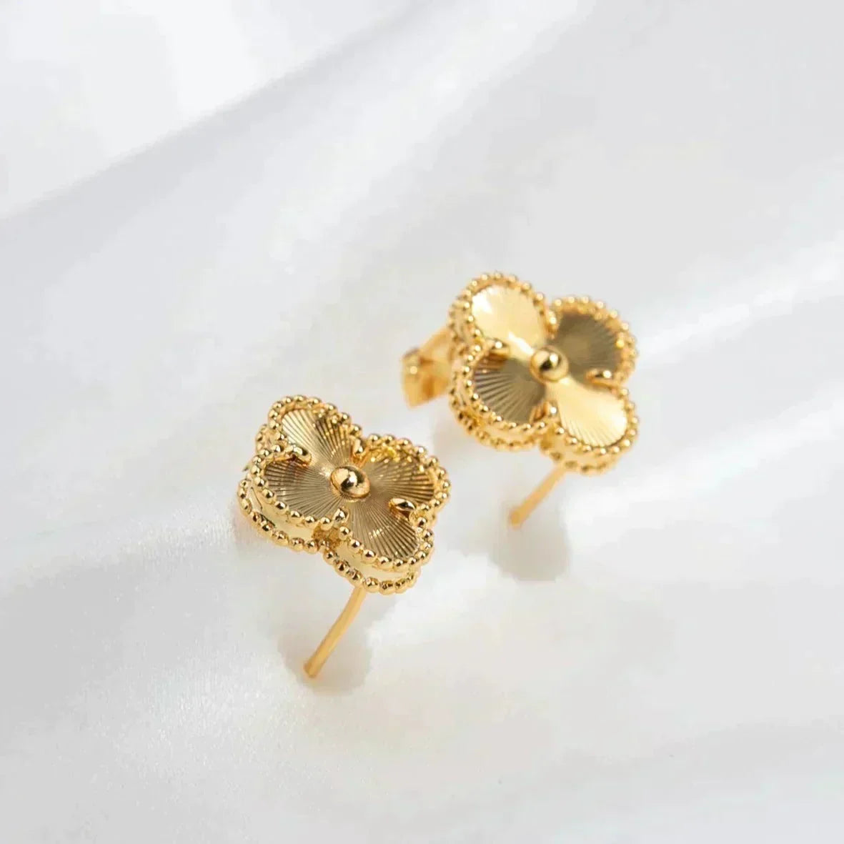 [Dawnora Jewelry]CLOVER MEDIUM 1 MOTIFS LASER EARRINGS