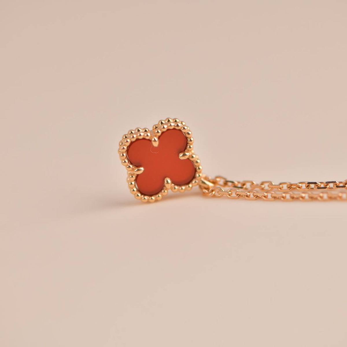 [Dawnora Jewelry]CLOVER MINI 9.5MM WHITE CARNELIANS NECKLACE